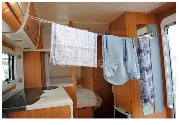 corde à linge-en-boîte-cintre-enrouleur-vêtements-maillot de bain-plage-camping-camper-caravane-camping-car-1