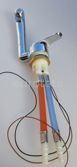 Robinet d'eau chaude et froide twisté avec raccord pour tuyau d'arrosage  - 630710 - Eurotete