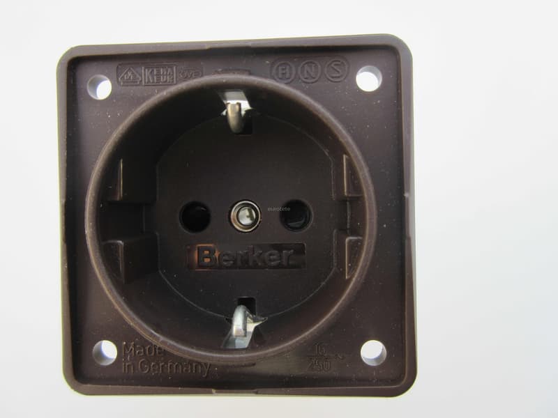 Prise Berker marron electricite  - 321237 - Eurotete